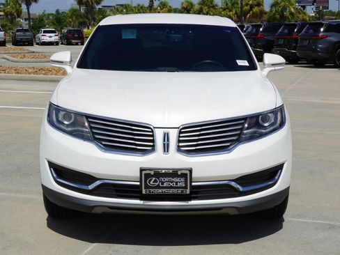 Used 2016 Lincoln MKX Premiere w/ Cargo Accessories Package FWD image 2