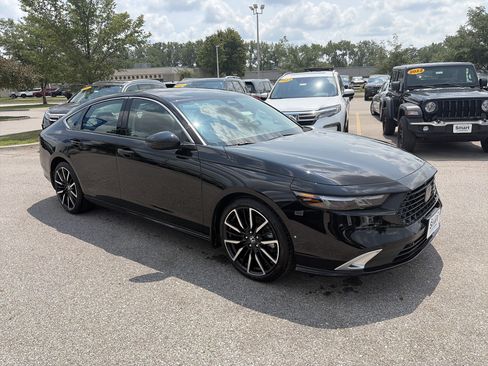 Certified 2025 Honda Accord Touring image 4
