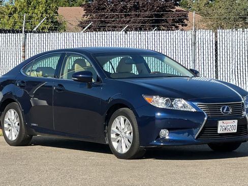 Used 2014 Lexus ES 300h w/ Premium Package w/Bamboo Trim FWD image 7