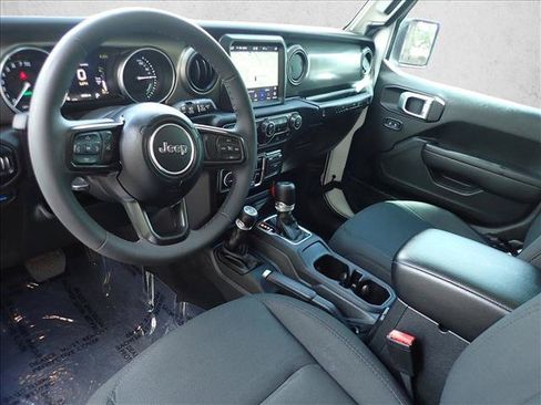 Used 2023 Jeep Wrangler Unlimited w/ Cold Weather Group AWD/4WD image 10