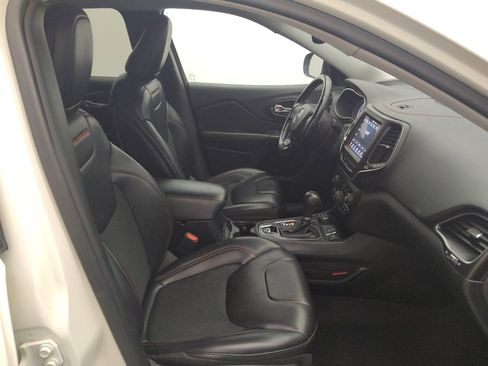 Used 2019 Jeep Cherokee Trailhawk AWD/4WD image 21