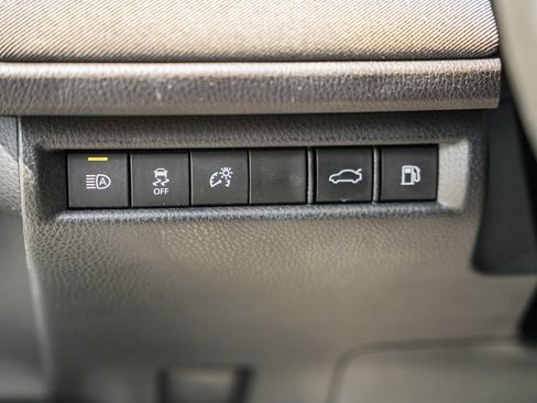 Used 2025 Toyota Camry LE FWD image 39