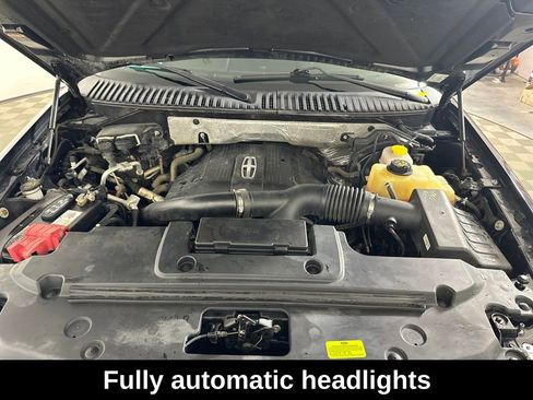 Used 2017 Lincoln Navigator Select image 13