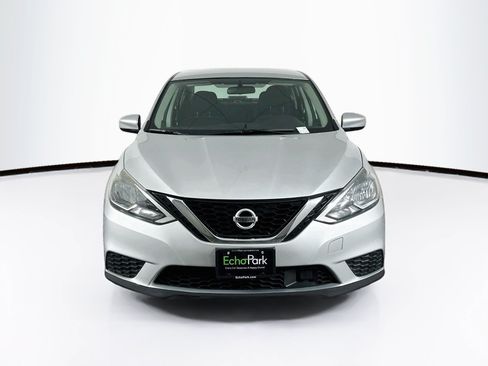 Used 2019 Nissan Sentra SV FWD image 2