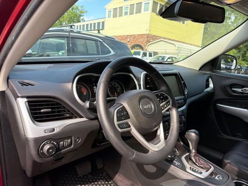 Used 2017 Jeep Cherokee Trailhawk AWD/4WD image 7