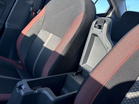 New 2025 Nissan Versa SR image 30