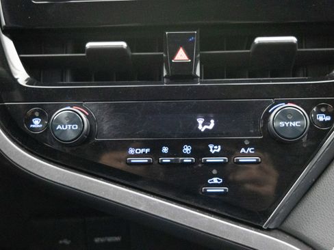 Used 2023 Toyota Camry SE w/ Cold Weather Package image 34