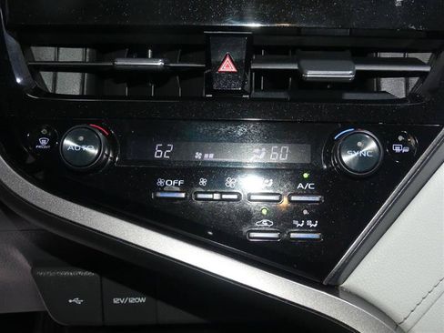 Used 2022 Toyota Camry SE w/ Cold Weather Package FWD image 38