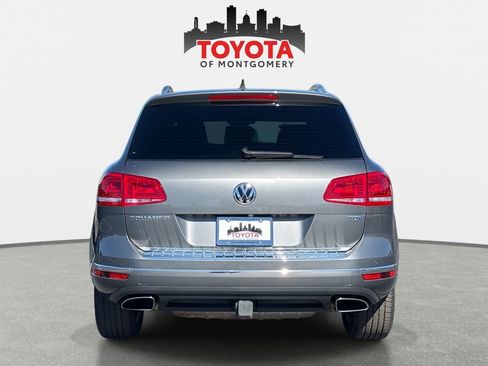Used 2016 Volkswagen Touareg Sport image 4