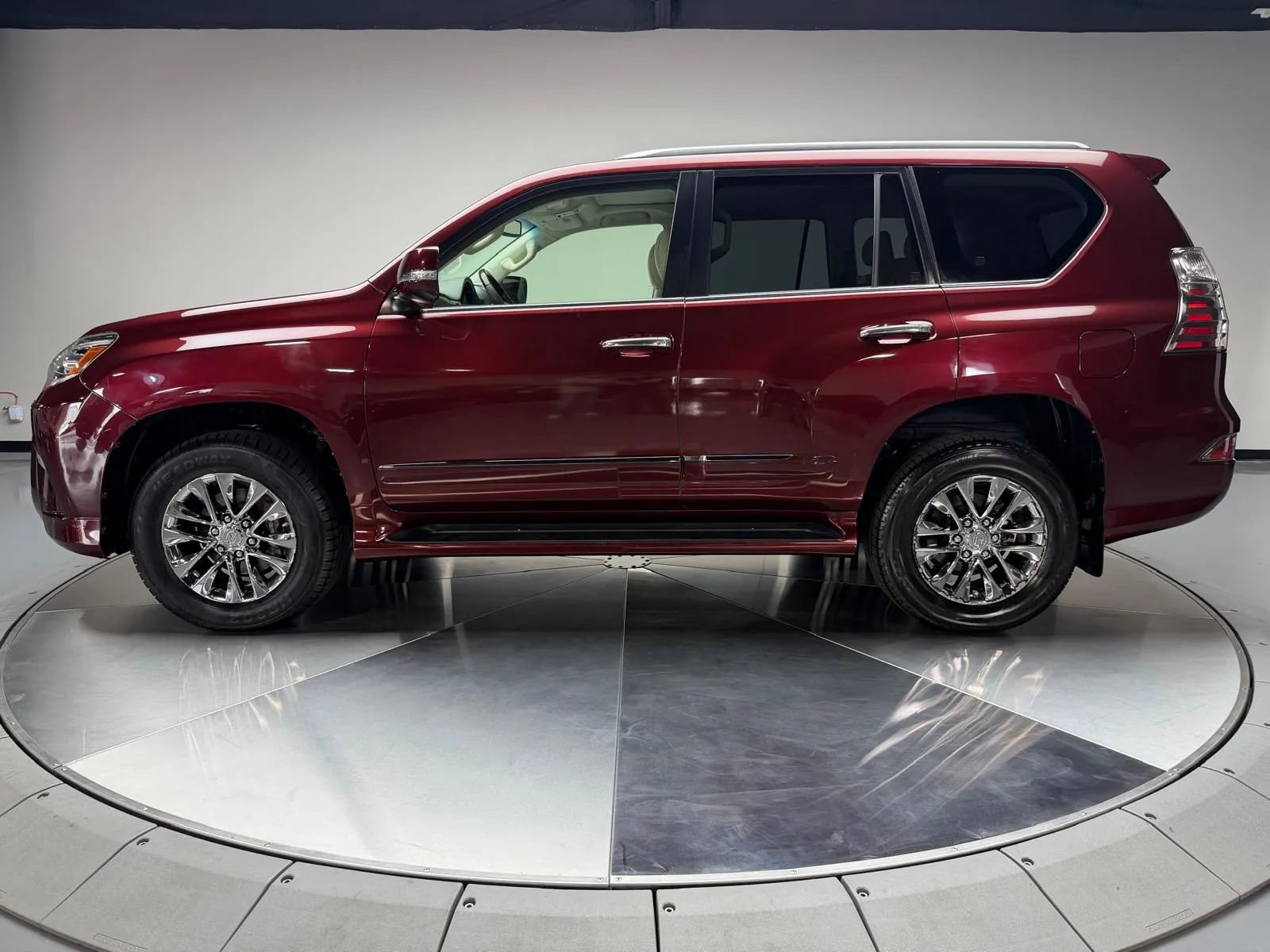Used 2015 Lexus GX 460 w/ Premium Package AWD/4WD image 4