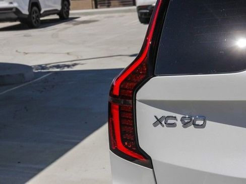 New 2025 Volvo XC90 B5 Plus w/ Protection Package Premier image 7