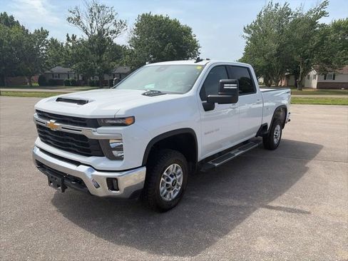 Used 2025 Chevrolet Silverado 2500 LT w/ Convenience Package AWD/4WD image 2