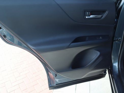 Used 2022 Toyota Venza LE image 21