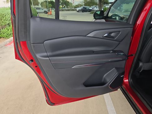 Certified 2025 Chevrolet Traverse RS w/ LPO, Floor Liner Package AWD/4WD image 12