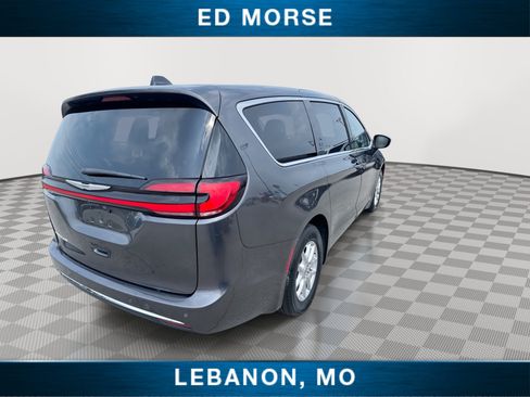 Used 2023 Chrysler Pacifica Touring-L FWD image 8