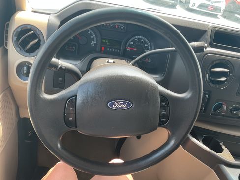 Used 2009 Ford E-350 and Econoline 350 XLT RWD image 10