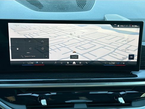 Used 2025 BMW X7 M60i image 34