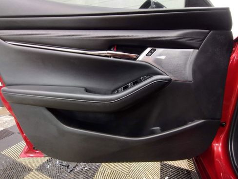 Used 2021 MAZDA MAZDA3 Hatchback w/Premium Plus Pkg image 18