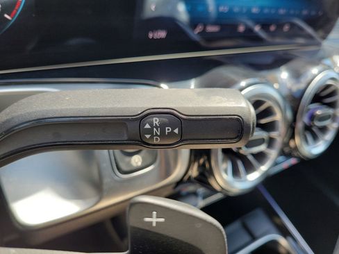 Certified 2022 Mercedes-Benz GLB 250 image 28