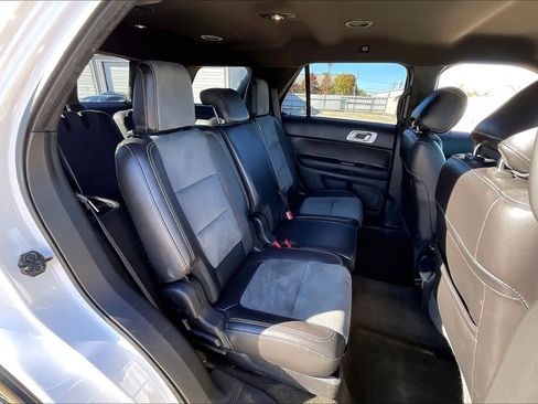 Used 2015 Ford Explorer XLT w/ Equipment Group 202A image 17