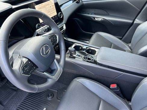 Certified 2024 Lexus RX 350 FWD w/ Technology Package image 4