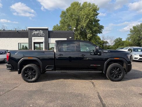 Used 2024 GMC Sierra 2500 AT4 w/ AT4 Premium Plus Package AWD/4WD image 3