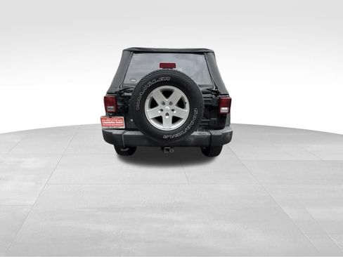Used 2014 Jeep Wrangler Unlimited Rubicon w/ Connectivity Group AWD/4WD image 4