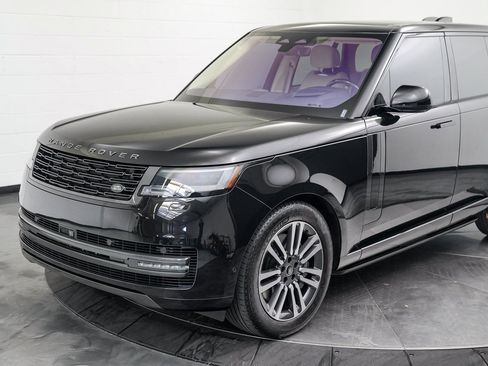 Used 2023 Land Rover Range Rover SE image 9