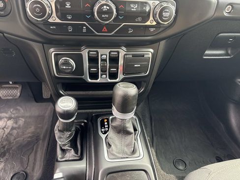 Used 2020 Jeep Wrangler Unlimited Sport S w/ Sun And Sound Package AWD/4WD image 12