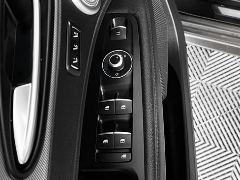 Used 2024 Alfa Romeo Stelvio Ti image 23