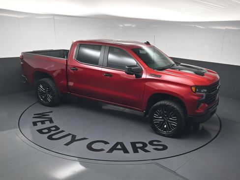 Used 2025 Chevrolet Silverado 1500 LT Trail Boss w/ Dark Appearance Package AWD/4WD image 32