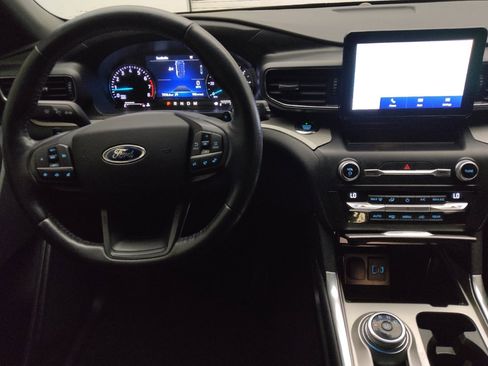 Used 2020 Ford Explorer XLT w/ Equipment Group 202A image 22
