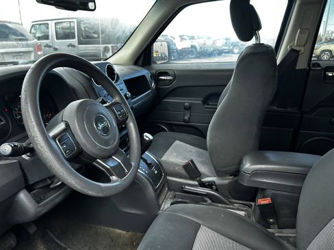 Used 2017 Jeep Patriot Sport image 9