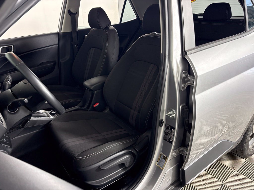 Used 2024 Hyundai Venue SEL FWD image 9