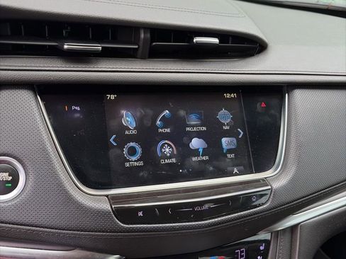 Used 2019 Cadillac XT5 Premium Luxury FWD image 2