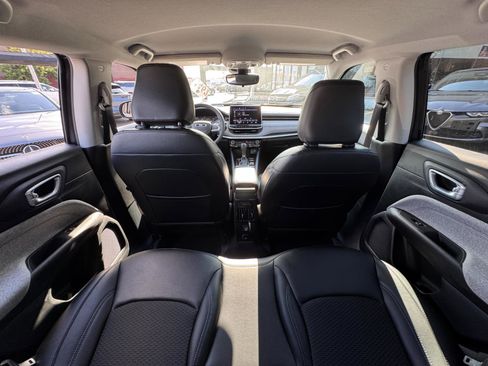 Used 2022 Jeep Compass Latitude image 9