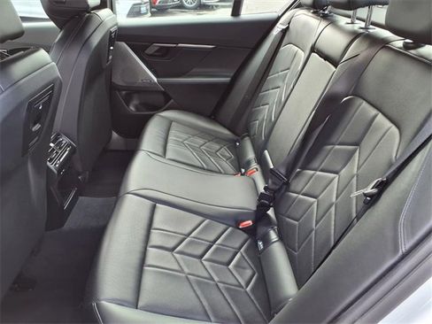 Used 2025 BMW 530i xDrive image 9