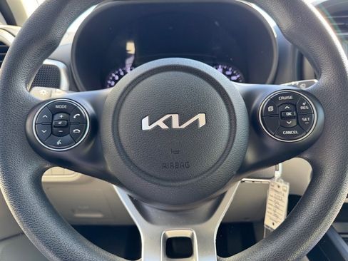 Certified 2022 Kia Soul LX w/ Technology Package image 15
