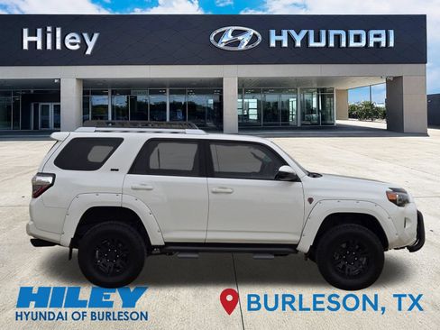 Used 2016 Toyota 4Runner SR5 AWD/4WD image 3