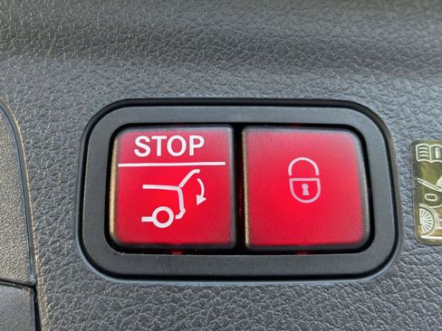 Certified 2025 Mercedes-Benz GLE 450e 4MATIC image 11