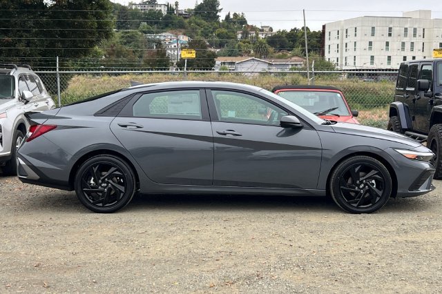 New 2026 Hyundai Elantra SEL Sport FWD image 5
