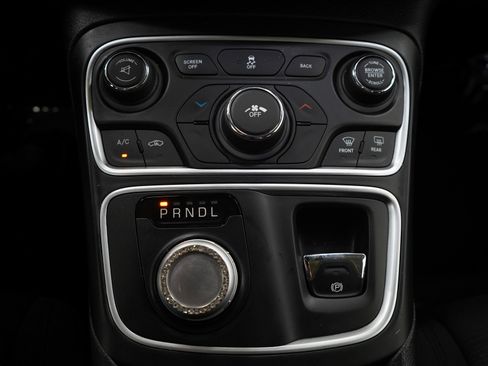 Used 2016 Chrysler 200 Limited w/ Anniversary Edition FWD image 25