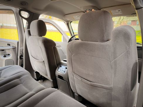 Used 2006 Chevrolet Suburban LS w/ Smart Select Package image 10