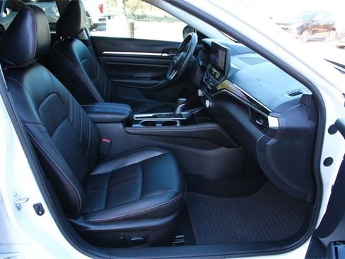 Used 2024 Nissan Altima 2.5 SR w/ SR Premium Package image 28