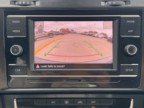 Used 2019 Volkswagen Golf 4-Door image 16