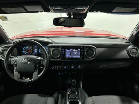 Used 2019 Toyota Tacoma TRD Sport image 12