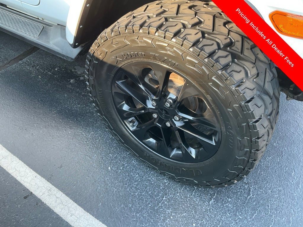 Used 2021 Jeep Gladiator Overland AWD/4WD image 2