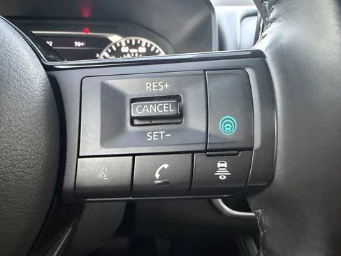 Used 2021 Nissan Rogue SL w/ Premium Package image 16