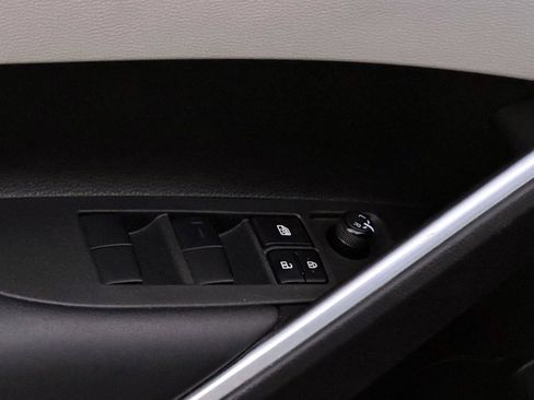 Used 2023 Toyota Corolla Cross L image 13