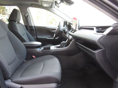 Used 2024 Toyota RAV4 XLE w/ Convenience Package image 18